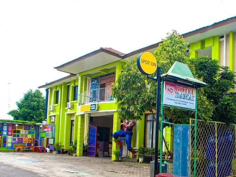 The Paragon Hotel Cilacap Redpartner Екстер'єр фото