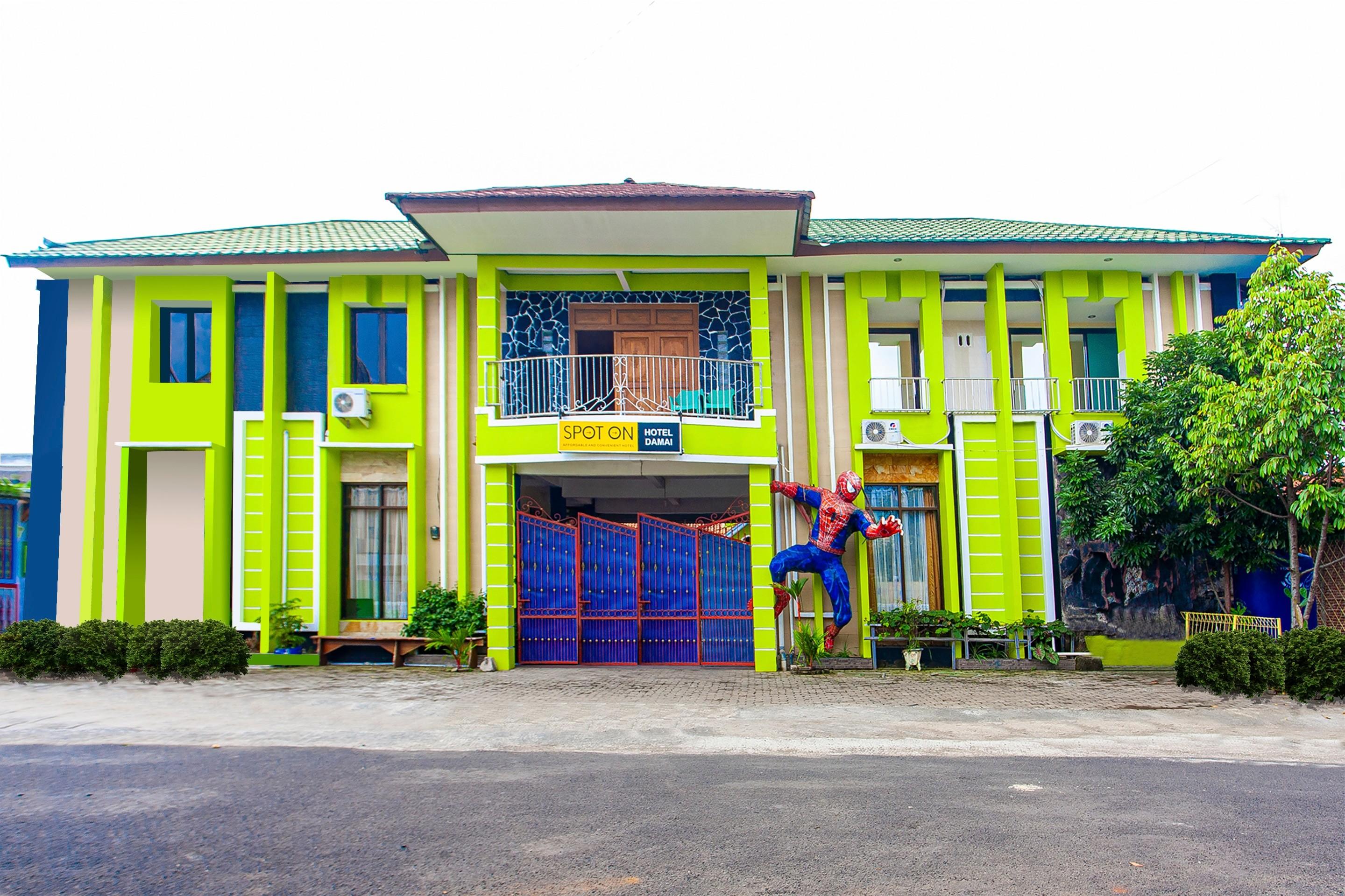 The Paragon Hotel Cilacap Redpartner Екстер'єр фото