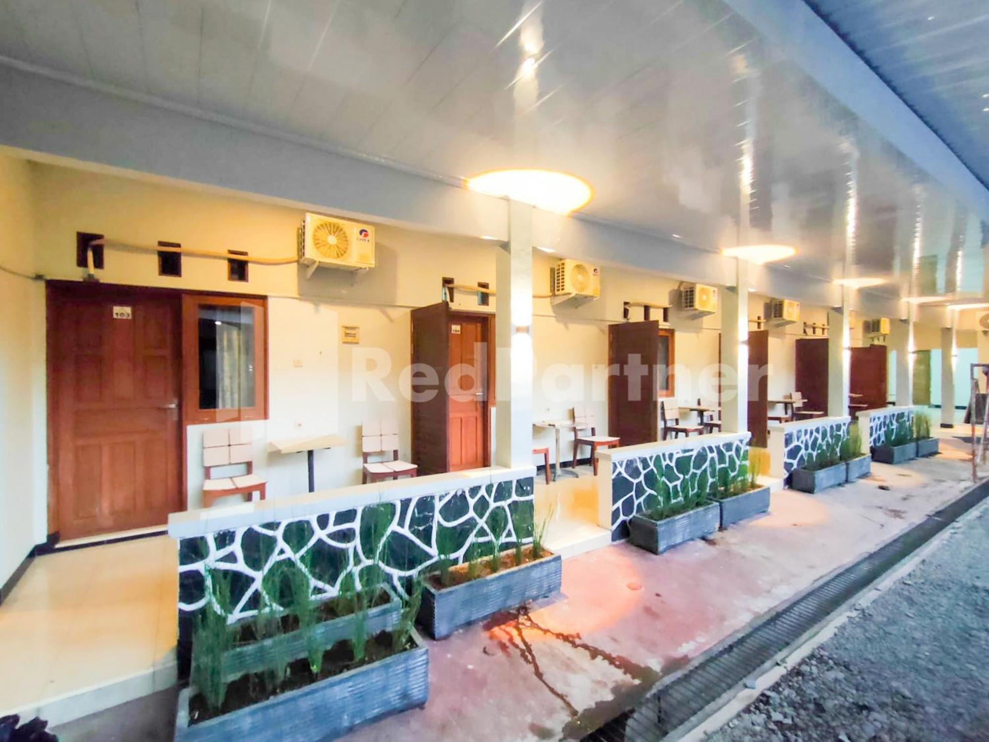 The Paragon Hotel Cilacap Redpartner Екстер'єр фото